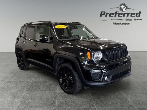 Used 2023 Jeep Renegade Altitude w/ Convenience Group I AWD/4WD image 1