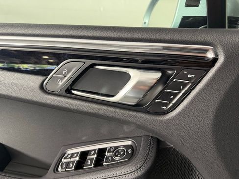 New 2026 Porsche Macan image 25