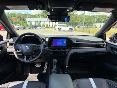 Used 2025 Toyota Camry SE w/ Convenience Package FWD image 8