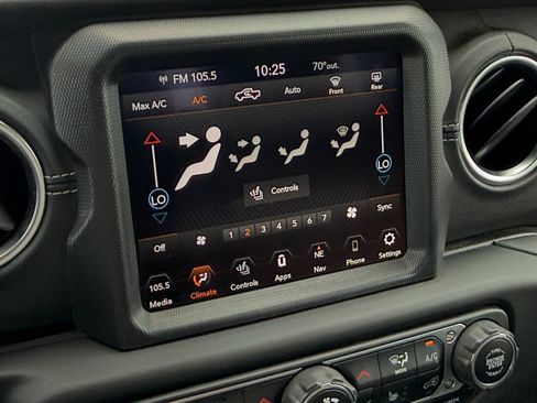 Used 2021 Jeep Gladiator Overland w/ Popular Equipment Package AWD/4WD image 32