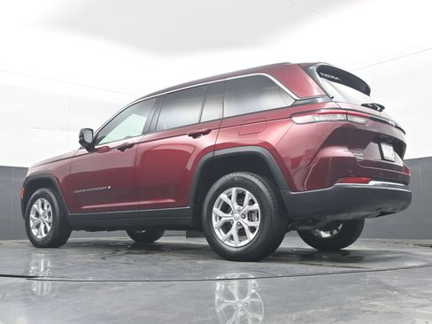 Used 2023 Jeep Grand Cherokee Limited AWD/4WD image 29