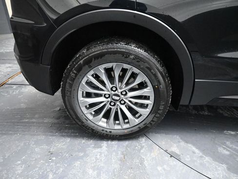 Used 2025 Cadillac XT4 Premium Luxury image 16