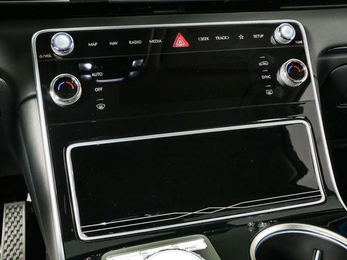 Used 2025 Genesis GV80 2.5T AWD/4WD image 16