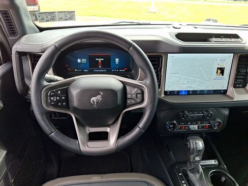 Used 2025 Ford Bronco Outer Banks AWD/4WD image 13