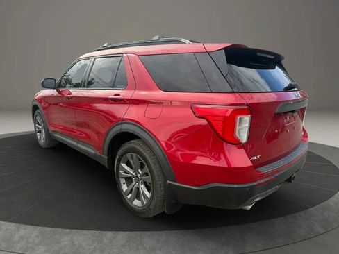 Used 2021 Ford Explorer XLT w/ Equipment Group 202A AWD/4WD image 7