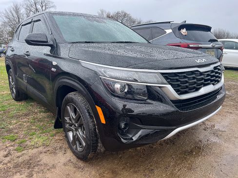 Used 2023 Kia Seltos LX image 8