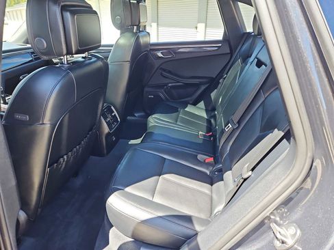 Certified 2024 Porsche Macan AWD/4WD image 46