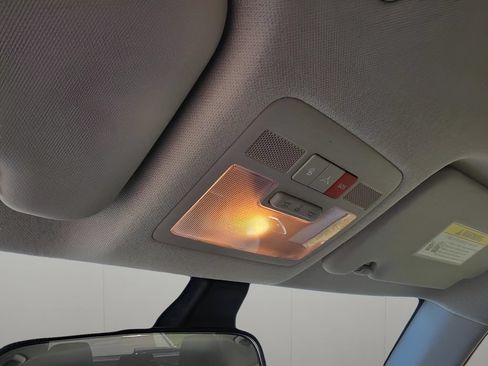 Used 2025 Hyundai Venue Limited FWD image 20