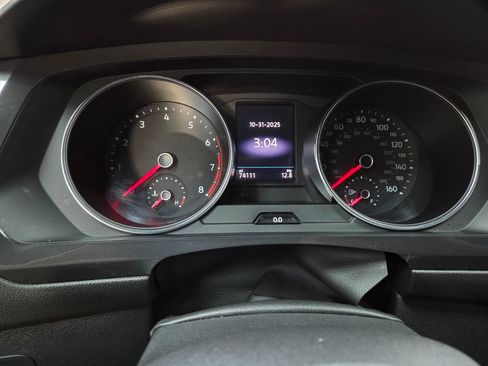 Used 2021 Volkswagen Tiguan SE R-Line image 32