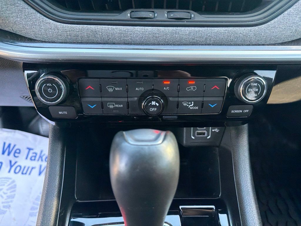 Used 2023 Jeep Compass Latitude w/ Convenience Group AWD/4WD image 22