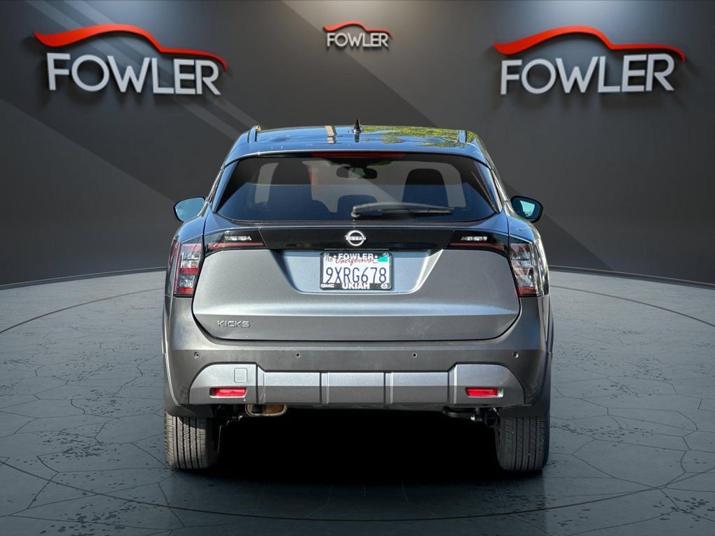 Used 2026 Nissan Kicks SV FWD image 4