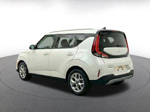 Used 2025 Kia Soul LX w/ LX Technology Package FWD image 5