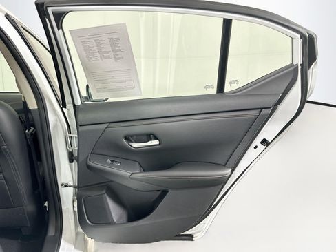 Used 2023 Nissan Sentra SR w/ SR Premium Package FWD image 31