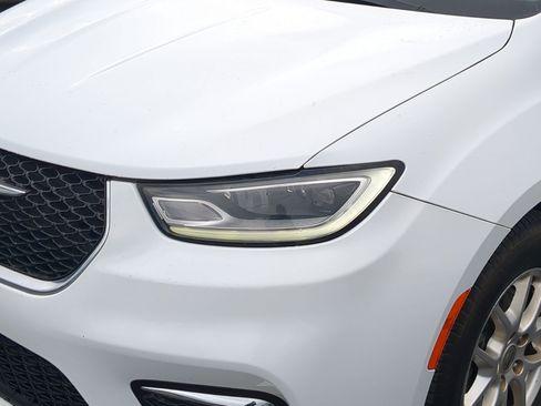Used 2022 Chrysler Pacifica Touring-L FWD image 12