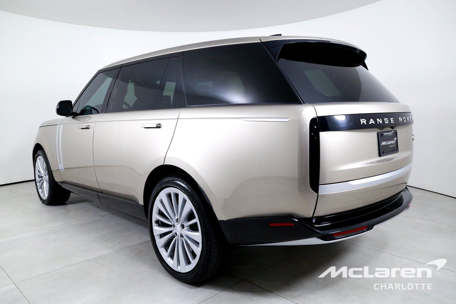 Used 2023 Land Rover Range Rover Long Wheelbase First Edition AWD/4WD image 6