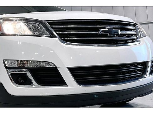 Used 2017 Chevrolet Traverse LT w/ Style and Technology Package FWD image 32