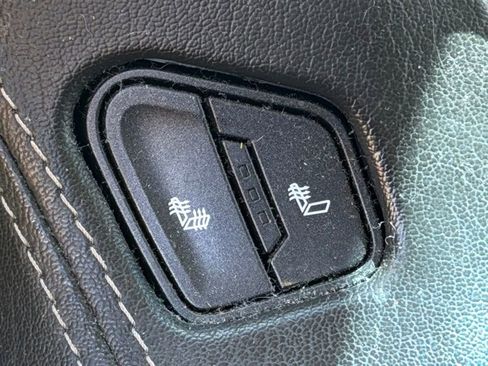 Used 2019 Chevrolet Suburban LT AWD/4WD image 21