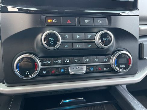 Certified 2024 Ford Expedition XLT image 12