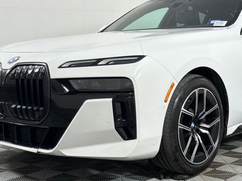 Used 2024 BMW 740i RWD image 10