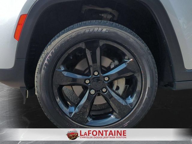 Used 2024 Jeep Grand Cherokee Altitude AWD/4WD image 32
