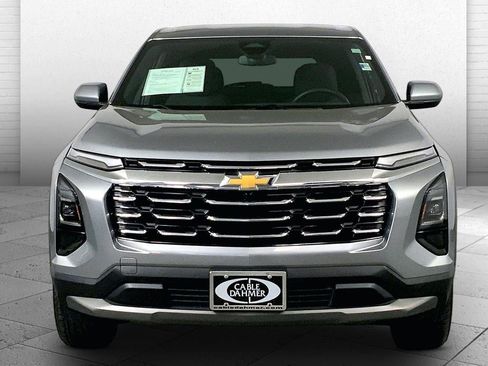 Used 2025 Chevrolet Equinox LT AWD/4WD image 2