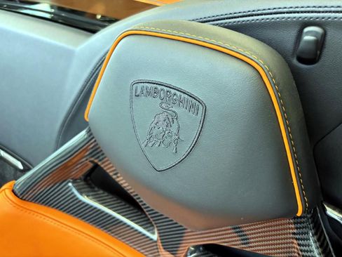 Used 2021 Lamborghini Huracan EVO RWD image 19