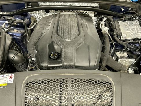 Certified 2023 Porsche Macan Turbo image 25