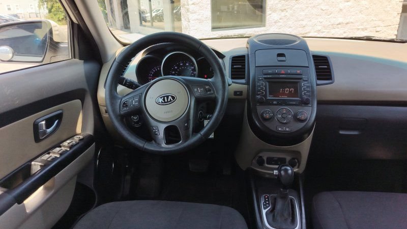 Used 2012 Kia Soul ! FWD image 21