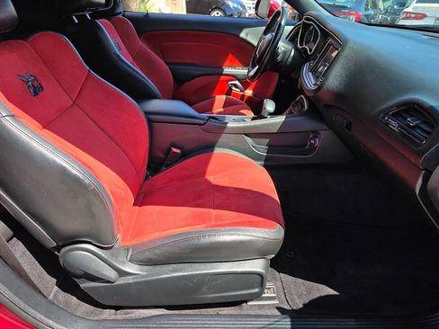 Used 2018 Dodge Challenger R/T Scat Pack w/ Leather Interior Group RWD image 15