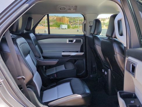 Used 2023 Ford Explorer XLT w/ Equipment Group 202A RWD image 28