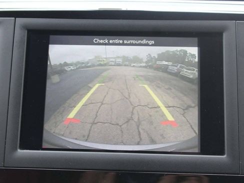 Used 2020 Chrysler Pacifica Touring-L FWD image 23