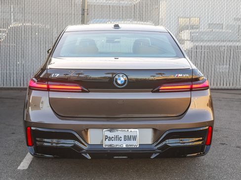 Used 2025 BMW i7 M70 image 5