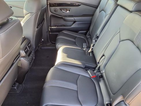 Used 2025 Honda Pilot EX-L image 11