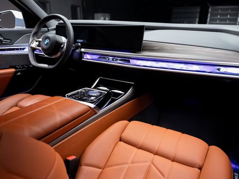 Used 2023 BMW i7 xDrive60 image 58