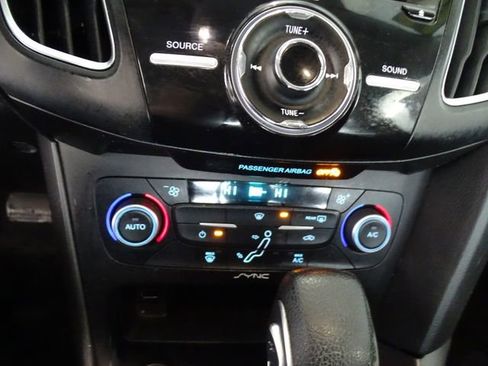 Used 2018 Ford Focus SEL image 10