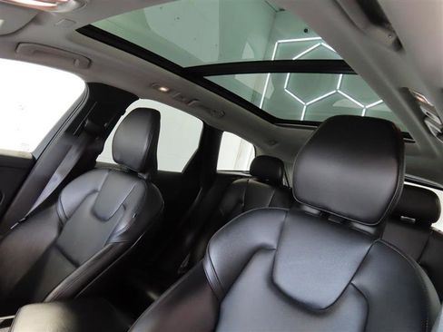 Used 2023 Volvo XC60 B5 Core image 20