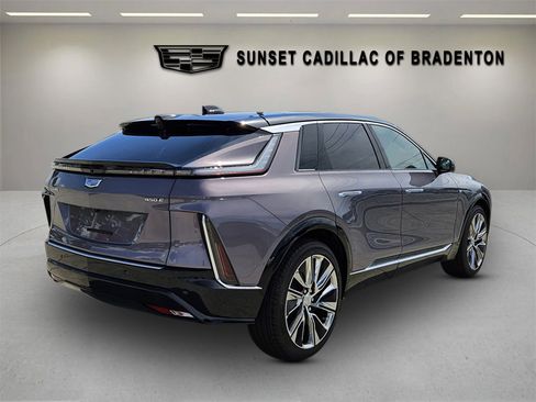 New 2025 Cadillac Lyriq Luxury image 7