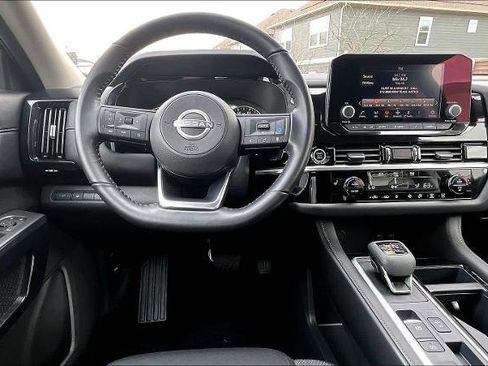 Certified 2024 Nissan Pathfinder SV image 5