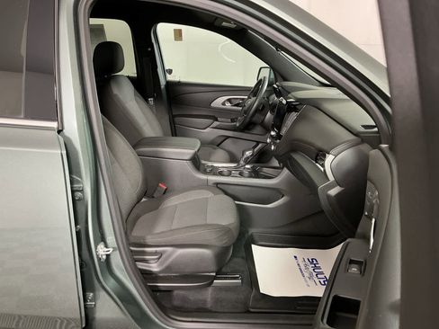 Used 2023 Chevrolet Traverse LT image 5