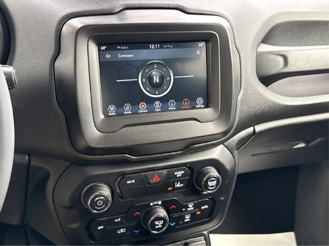 Used 2021 Jeep Renegade Latitude AWD/4WD image 31
