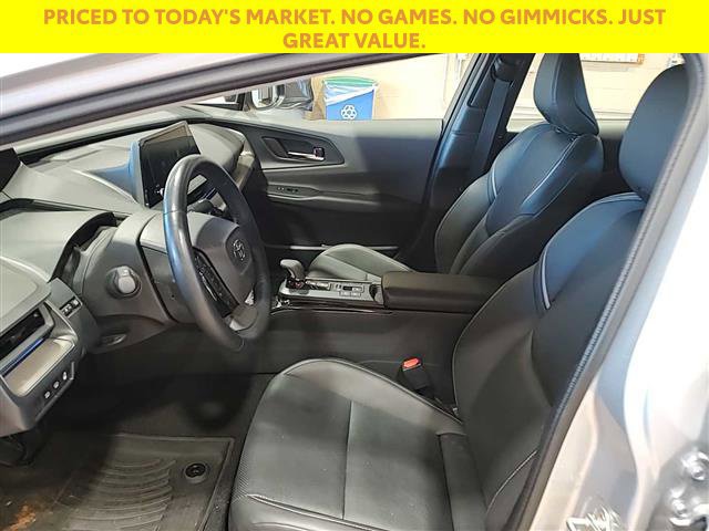 Used 2025 Toyota Prius XLE FWD image 3