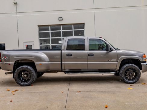 Used 2007 GMC Sierra 3500 SLT w/ Heavy-Duty Power Package image 11
