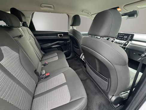 Used 2022 Kia Sorento LX FWD image 13