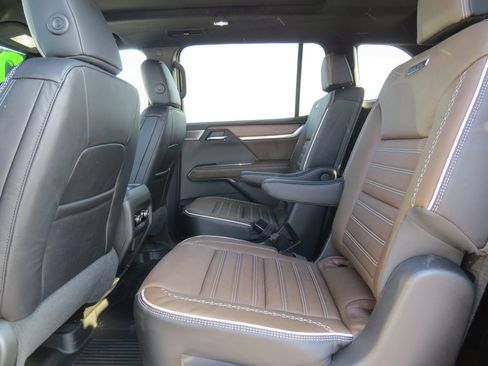 New 2026 GMC Acadia Denali Ultimate w/ LPO, Floor Liner Package image 17