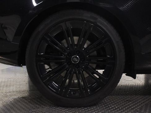 Certified 2025 Land Rover Range Rover SE AWD/4WD image 16