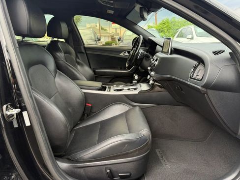 Used 2018 Kia Stinger GT1 RWD image 28