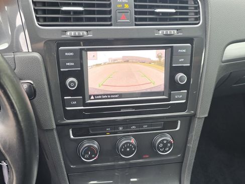 Used 2018 Volkswagen Golf S FWD image 12