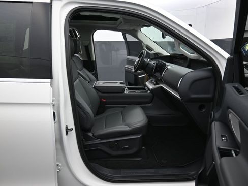 New 2025 Ford Expedition Max Active image 10