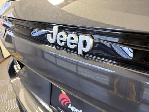 New 2026 Jeep Grand Cherokee Limited w/ Trailer Tow Package AWD/4WD image 8