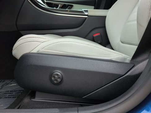 Used 2024 Mercedes-Benz GLC 300 image 19